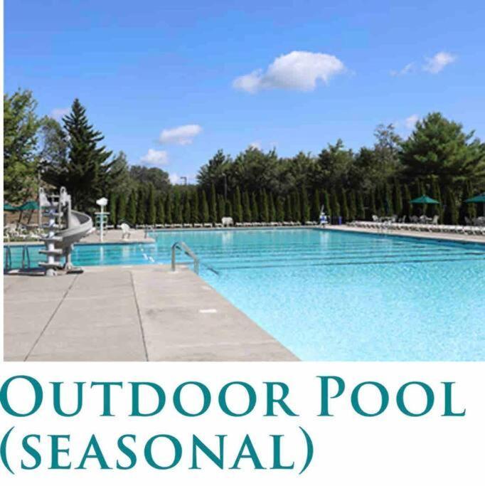 Luxury 4 Bedroom House In Pocono Mountains In Golf Course Near Lake Tobyhanna Екстериор снимка