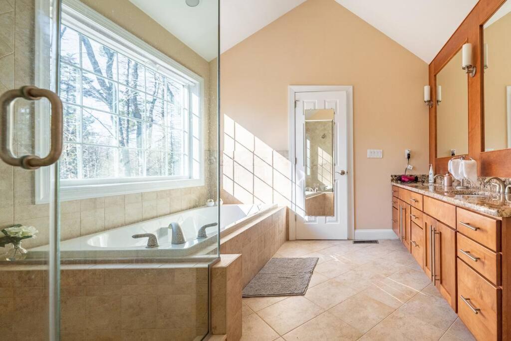 Luxury 4 Bedroom House In Pocono Mountains In Golf Course Near Lake Tobyhanna Екстериор снимка